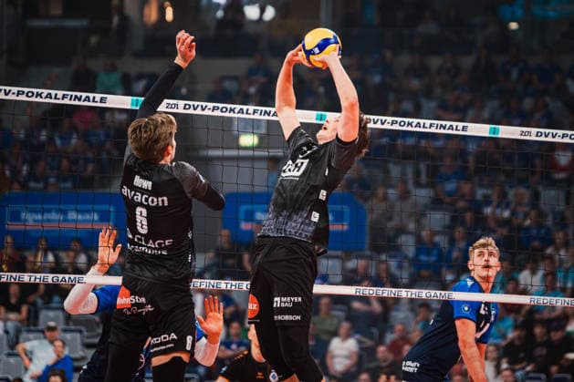 DVV Pokal VfB Friedrichshafen SVG Lüneburg 28 02 2026 Ethan Champlin SVG Lüneburg, 20 plays the ball volleyball, Zoi DVV Pokal Final VfB Friedrichshafen vs SVG Lüneburg on 28 02 2026 in the SAP Arena, Mannheim Copyright: xBEAUTIFULxSPORTS Tonhäuserx