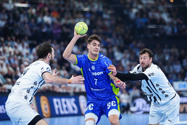 Veron Nacinovic THW Kiel, 93 , Julian Koester VfL Gummersbach, 07 , Domagoj Duvnjak THW Kiel, 04 GER, THW Kiel vs VfL Gummersbach, Handball, 1 Bundesliga, Matchday 23, Season 2025 2026, 28 02 2026 GER, THW Kiel vs VfL Gummersbach, Handball, 1 Bundesliga, Matchday 23, Season 2025 2026, 28 02 2026 Kiel Copyright: xEibner-Pressefoto MarcelxvonxFehrnx EP_MFN