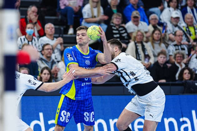 Kay Smits VfL Gummersbach, 31 , Harald Reinkind THW Kiel, 06 GER, THW Kiel vs VfL Gummersbach, Handball, 1 Bundesliga, Matchday 23, Season 2025 2026, 28 02 2026 GER, THW Kiel vs VfL Gummersbach, Handball, 1 Bundesliga, Matchday 23, Season 2025 2026, 28 02 2026 Kiel Copyright: xEibner-Pressefoto MarcelxvonxFehrnx EP_MFN