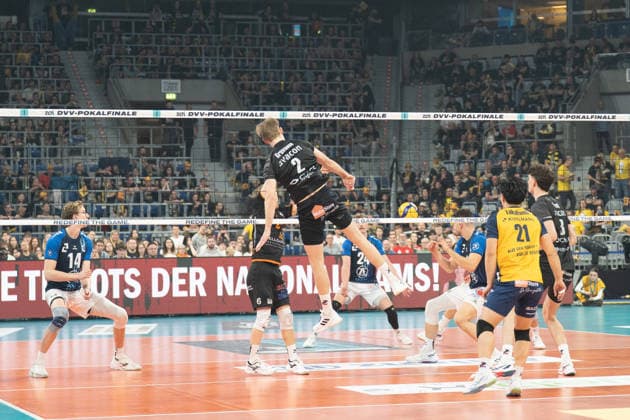 28 02 2026, xhfmx, Volleyball DVV Pokalfinale 2026 Herren, VfB Friedrichshafen SVG Lüneburg v l Daniel Gruvaeus SVG Lüneburg DFL DFB REGULATIONS PROHIBIT ANY USE OF PHOTOGRAPHS as IMAGE SEQUENCES and or QUASI VIDEO Mannheim