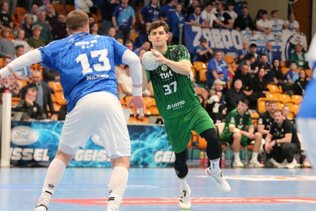 28 02 2026 Handball Men 2025 2026 2 Handball Bundesliga 22 Matchday Dessau Roßlauer HV 06 Eulen Ludwigshafen Anhalt Arena Dessau Finn Lukas Leun Ludwigshafen, 37, green on the ball Dessau Roßlau Saxony Anhalt Germany
