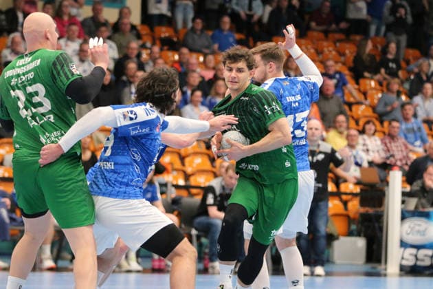 28 02 2026 Handball Men 2025 2026 2 Handball Bundesliga 22 Matchday Dessau Roßlauer HV 06 Eulen Ludwigshafen Anhalt Arena Dessau Carl Phillip Haake Dessau, 7, blue and Jakub Powarzynski Dessau, 14, blue try to stop Finn Lukas Leun Ludwigshafen, 37, green Dessau Roßlau Sachsen Anhalt Germany