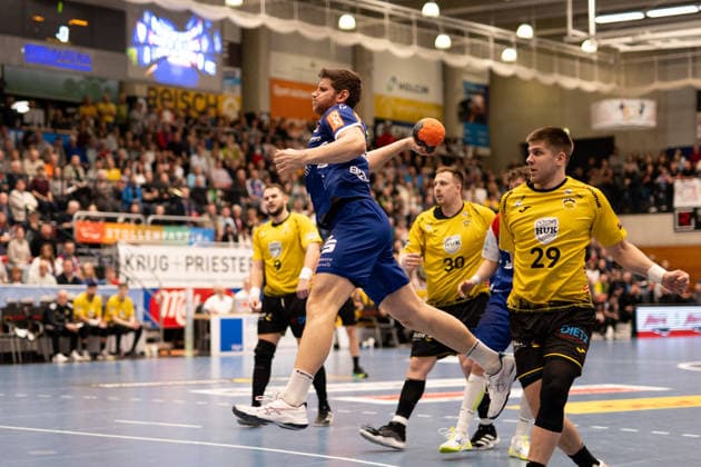 Georg Poehle, HBW Balingen Weilstetten, 94 , at the throw HBW Balingen Weilstetten vs HSC 2000 Coburg, Handball, 2 Bundesliga, 22 Matchday, Season 2025 2026, 28 02 2026 Eibner Pressefoto Andreas Ulmer HBW Balingen Weilstetten vs HSC 2000 Coburg, Handball, 2 Bundesliga, 22 Matchday, Season 2025 2026, 28 02 2026 Balingen Copyright: xEibner-Pressefoto AndreasxUlmerx EP_AUR