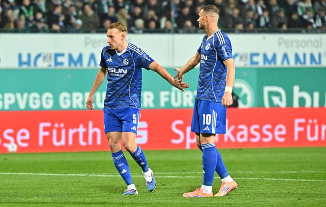 28 02 2026 Soccer Season 2025 2026 2 Soccer Bundesliga 24 Matchday SpVgg Greuther Fürth Kleeblatt SGF FC Schalke 04 Sportfoto Zink MeZi xmexzix DFL regulations prohibit any use of photographs as image sequences and or quasi video only for editorial use Timo Becker 5, FC Schalke 04 S04 Edin Dzeko 10, FC Schalke 04 S04 disappointed Disappointment