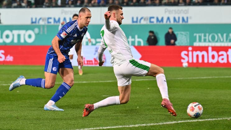 28 02 2026 Soccer Season 2025 2026 2 Soccer Bundesliga 24 Matchday SpVgg Greuther Fürth Kleeblatt SGF FC Schalke 04 Sportfoto Zink xwoxzix DFL regulations prohibit any use of photographs as image sequences and or quasi video only for editorial use Dennis Srbeny 7, SpVgg Greuther Fürth erzielt Treffer Tor Torschuß zum 1 0 gegen Nikola Katic 25, FC Schalke 04 S04