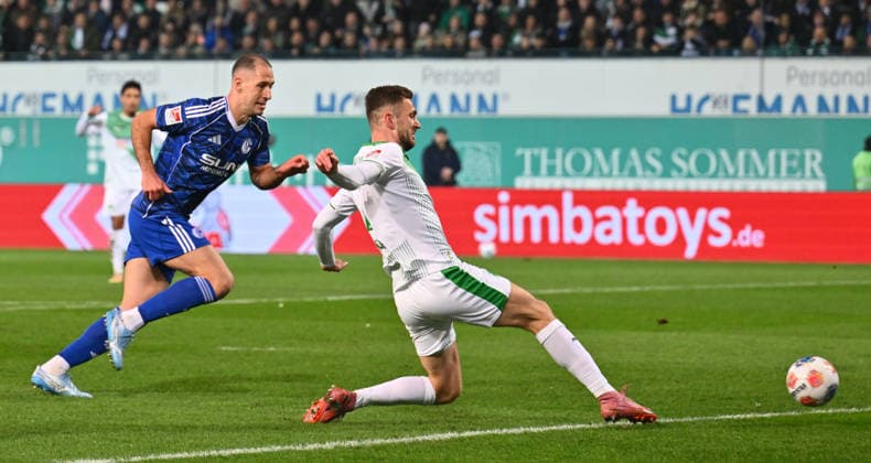 28 02 2026 Soccer Season 2025 2026 2 Soccer Bundesliga 24 Matchday SpVgg Greuther Fürth Kleeblatt SGF FC Schalke 04 Sportfoto Zink xwoxzix DFL regulations prohibit any use of photographs as image sequences and or quasi video only for editorial use Dennis Srbeny 7, SpVgg Greuther Fürth erzielt Treffer Tor Torschuß zum 1 0 gegen Nikola Katic 25, FC Schalke 04 S04