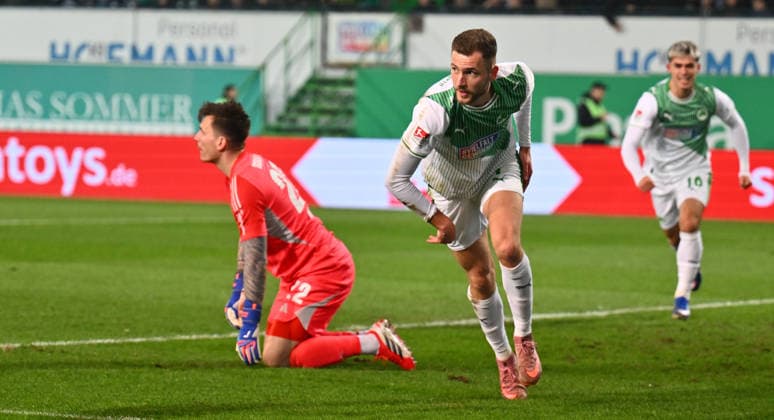 28 02 2026 Soccer Season 2025 2026 2 Soccer Bundesliga 24 Matchday SpVgg Greuther Fürth Kleeblatt SGF FC Schalke 04 Sportfoto Zink xwoxzix DFL regulations prohibit any use of photographs as image sequences and or quasi video only for editorial use Torjubel Jubel nach Treffer Torschuß zum 1 0 durch Dennis Srbeny 7, SpVgg Greuther Fürth Kevin Müller 22, FC Schalke 04 S04 disappointed disappointment