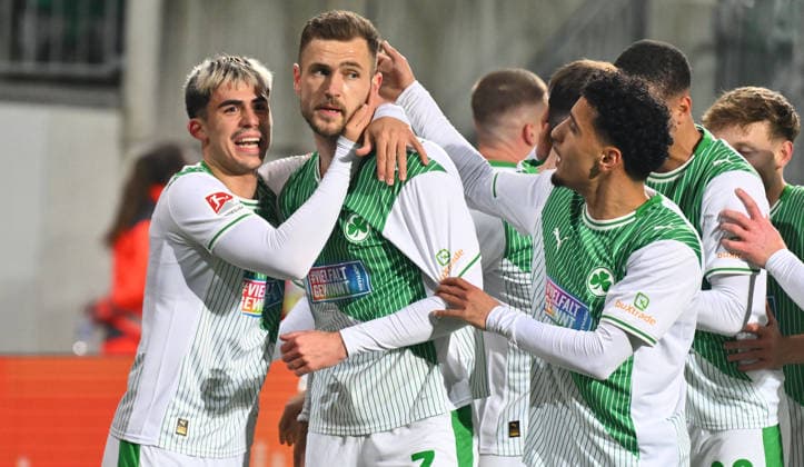 28 02 2026 Fußball Saison 2025 2026 2 Fussball Bundesliga 24 Spieltag SpVgg Greuther Fürth Kleeblatt SGF FC Schalke 04 Sportfoto Zink xwoxzix DFL regulations prohibit any use of photographs as image sequences and or quasi video only for editorial use Torjubel Jubel nach Treffer Tor Torschuß zum 1 0 durch Dennis Srbeny 7, SpVgg Greuther Fürth Aaron Keller 16, SpVgg Greuther Fürth Dennis Srbeny 7, SpVgg Greuther Fürth Sayfallah Ltaief 47, SpVgg Greuther Fürth