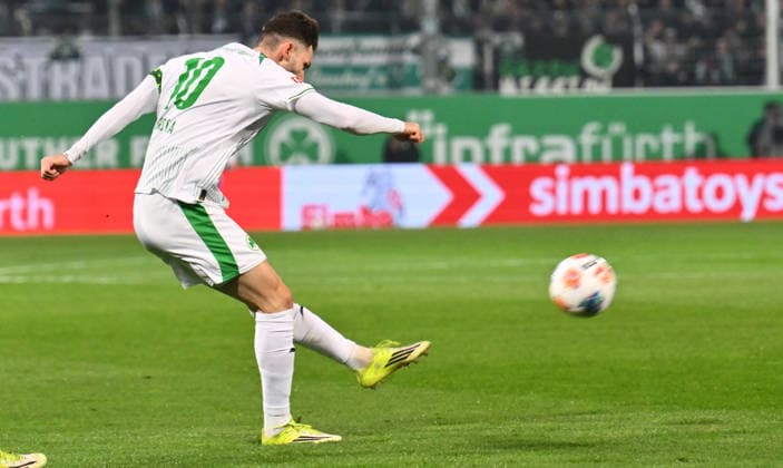 28 02 2026 Soccer Season 2025 2026 2 Soccer Bundesliga 24 Matchday SpVgg Greuther Fürth Kleeblatt SGF FC Schalke 04 Sportfoto Zink xwoxzix DFL regulations prohibit any use of photographs as image sequences and or quasi video only for editorial use Branimir Hrgota 10, SpVgg Greuther Fürth