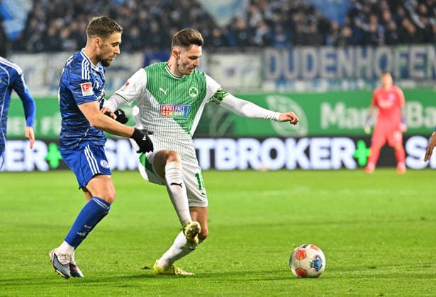 28 02 2026 Soccer Season 2025 2026 2 Soccer Bundesliga 24 Matchday SpVgg Greuther Fürth Kleeblatt SGF FC Schalke 04 Sportfoto Zink MeZi xmexzix DFL regulations prohibit any use of photographs as image sequences and or quasi video only for editorial use Adil Aouchiche 24, FC Schalke 04 S04, left Branimir Hrgota 10, SpVgg Greuther Fürth