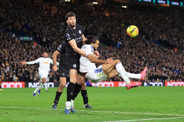 Fußball Premier League Leeds United v Manchester City 28. Februar 2026 Premier League Leeds United v Manchester City Ruben Dias von Manchester City stößt mit Dominic Calvert Lewin von Leeds United zusammen Foto Simon Stacpoole Abseits Leeds UK  Copyright: xSimonxStacpoolexOffside