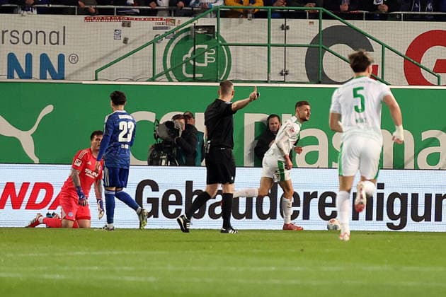 28 02 2026, xrekx, Fußball 2 Bundesliga, SpVgg Greuther Fuerth FC Schalke 04 v l Torjubel nach dem Tor zum celebrating the goal celebrate 1 0 durch Dennis Srbeny SpVgg Greuther Fuerth DFL DFB REGULATIONS PROHIBIT ANY USE OF PHOTOGRAPHS as IMAGE SEQUENCES and or QUASI VIDEO Fuerth