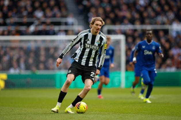 Newcastle United v Everton, Premier League Nick Woltemade of Newcastle United controls the ball during the Premier League match between Newcastle United and Everton at St. James s Park, Newcastle, UK on 28 February 2026. Newcastle St. James s Park Tyne and Wear UK Editorial use only DataCo restrictions apply See www.football-dataco.com , Copyright: xCraigxCowanx PSI-23820-0179