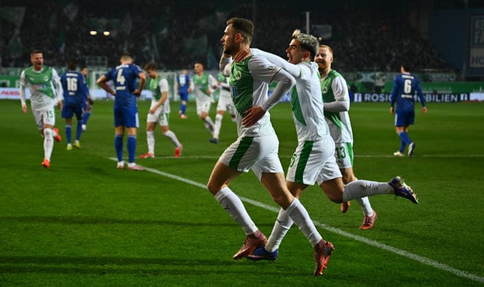 28 02 2026 Soccer Season 2025 2026 2 Soccer Bundesliga 24 Matchday SpVgg Greuther Fürth Kleeblatt SGF FC Schalke 04 Sportfoto Zink xwoxzix DFL regulations prohibit any use of photographs as image sequences and or quasi video only for editorial use Torjubel Jubel nach Treffer Tor Torschuß zum 1 0 durch Dennis Srbeny 7, SpVgg Greuther Fürth Dennis Srbeny 7, SpVgg Greuther Fürth Aaron Keller 16, SpVgg Greuther Fürth