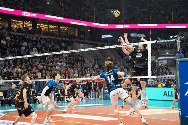28 02 2026, xhfmx, Volleyball DVV Pokalfinale 2026 Herren, VfB Friedrichshafen SVG Lüneburg Parker van Buren VfB Friedrichshafen DFL DFB REGULATIONS PROHIBIT ANY USE OF PHOTOGRAPHS as IMAGE SEQUENCES and or QUASI VIDEO Mannheim