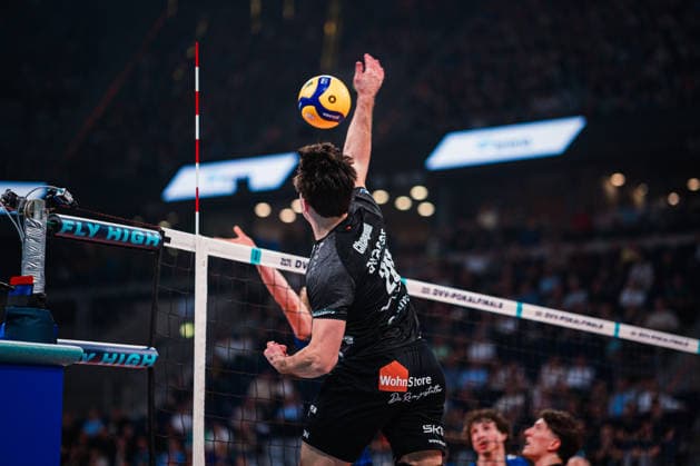 DVV Cup VfB Friedrichshafen SVG Lüneburg 28 02 2026 Ethan Champlin SVG Lüneburg, 20 hits the ball Volleyball, Zoi DVV Cup Final VfB Friedrichshafen vs SVG Lüneburg on 28 02 2026 in the SAP Arena, Mannheim Copyright: xBEAUTIFULxSPORTS Tonhäuserx