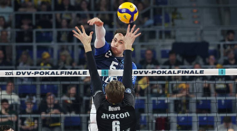 28 02 2026, Germany, Mannheim, Volleyball Bundesliga, Zoi DVV Cup Final 2026, VfB Friedrichshafen vs SVG Lüneburg, Louis Kunstmann Friedrichshafen
