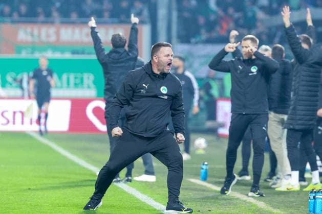 Fürths team coordinator Daniel Wiegand is happy about the 1 0 of his team, jubilation, emotion, Spvgg Greuther Fuerth vs FC Schalke 04, football, men, 2 Bundesliga, season 2025 2026, return round, 24 matchday, 28 02 2026 DFB regulations prohibit any use of photographs as image sequences and or quasi video Fuerth Bayern Germany Copyright: xkolbert-press MartinxAgüerax