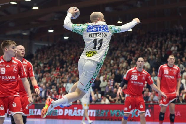 28 02 2026, xgox, Handball Daikin HBL MT Melsungen SC Magdeburg emspor, v l Daniel Pettersson Magdeburg, 11 wirft Tor, Torschuetze, erzielt Tor, Treffer, scores the goal Kassel