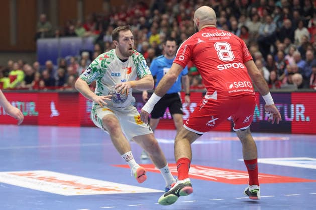 28 02 2026, xgox, Handball Daikin HBL MT Melsungen SC Magdeburg emspor, v l Albin Lagergren Magdeburg, 21 , Adrian Sipos Melsungen, 8 duel, duel, fight, tackle Kassel