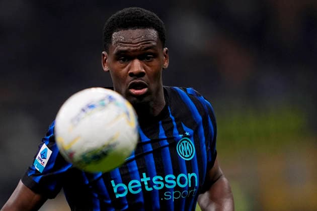 Inter Milan s Ange-Yoan Bonny during the Serie A soccer match between inter and Genoa at the San Siro Stadium in Milan, Italy - February, 18 2026. - Soccer  Copyright: xFabioxFerrari LaPressex