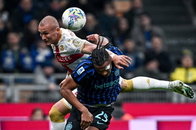 Sport Bilder des Tages Cm Milano 28 02 2026 - campionato di calcio serie A Inter-Genoa foto Cristiano Mazzi Image nella foto: Leo Ostigard-Manuel Akanji 