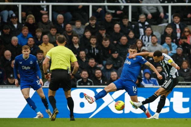 Newcastle United v Everton, Premier League Jacob Murphy of Newcastle United scores his sides second goal of the match 2-2 during the Premier League match between Newcastle United and Everton at St. James s Park, Newcastle, UK on 28 February 2026. Newcastle St. James s Park Tyne and Wear UK Editorial use only DataCo restrictions apply See www.football-dataco.com , Copyright: xCraigxCowanx PSI-23820-0188
