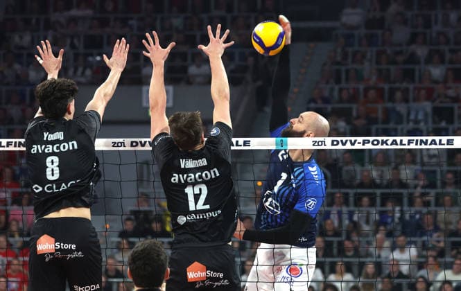 28 02 2026, Germany, Mannheim, Volleyball Bundesliga, Zoi DVV Cup Final 2026, VfB Friedrichshafen vs SVG Lüneburg, Vojin Cacic Friedrichshafen, right