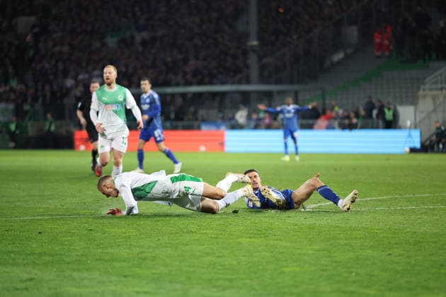 28 02 2026, xrekx, Soccer 2 Bundesliga, SpVgg Greuther Fuerth FC Schalke 04 v l Foul Dejan Ljubicic FC Schalke 04 Philipp Ziereis SpVgg Greuther Fuerth Yellow Card DFL DFB REGULATIONS PROHIBIT ANY USE OF PHOTOGRAPHS as IMAGE SEQUENCES and or QUASI VIDEO Fuerth