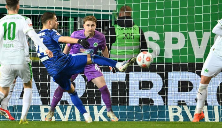 28 02 2026 Soccer Season 2025 2026 2 Soccer Bundesliga 24 Matchday SpVgg Greuther Fürth Kleeblatt SGF FC Schalke 04 Sportfoto Zink xwoxzix DFL regulations prohibit any use of photographs as image sequences and or quasi video only for editorial use Adil Aouchiche 24, FC Schalke 04 S04 Silas Prüfrock 43, SpVgg Greuther Fürth Chance Torchance