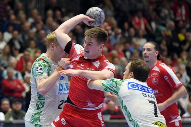 Reynir Thor Stefansson MT Melsungen 19 on the ball , Magnus Saugstrup SC Magdeburg 23 L , Felix Claar SC Magdeburg 7 R , GER, MT Melsungen SC Magdeburg, Handball, 1 Bundesliga, Matchday 23, Season 2025 2026, 28 02 2026, GER, MT Melsungen SC Magdeburg, Handball, 1 Bundesliga, Matchday 23, Season 2025 2026, 28 02 2026 Kassel Copyright: xEibner-Pressefotox xRolandxSippelx EP_RSL