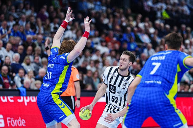 Tom Kiesler VfL Gummersbach, 30 , Nikola Bilyk THW Kiel, 53 GER, THW Kiel vs VfL Gummersbach, Handball, 1 Bundesliga, Matchday 23, Season 2025 2026, 28 02 2026 GER, THW Kiel vs VfL Gummersbach, Handball, 1 Bundesliga, Matchday 23, Season 2025 2026, 28 02 2026 Kiel Copyright: xEibner-Pressefoto MarcelxvonxFehrnx EP_MFN