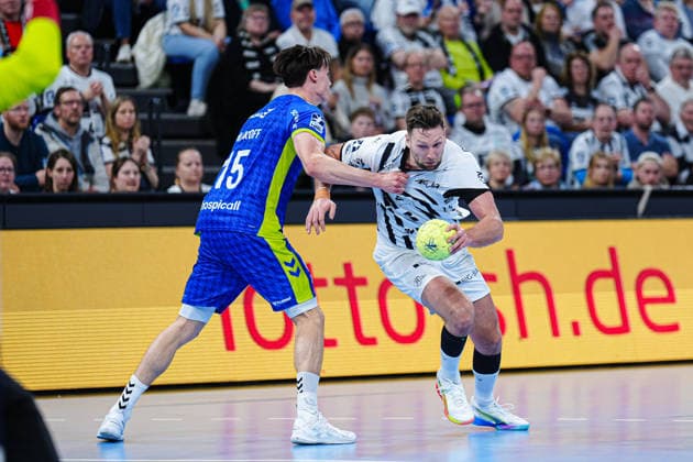 Miro Schluroff VfL Gummersbach, 15 , Harald Reinkind THW Kiel, 06 GER, THW Kiel vs VfL Gummersbach, Handball, 1 Bundesliga, Matchday 23, Season 2025 2026, 28 02 2026 GER, THW Kiel vs VfL Gummersbach, Handball, 1 Bundesliga, Matchday 23, Season 2025 2026, 28 02 2026 Kiel Copyright: xEibner-Pressefoto MarcelxvonxFehrnx EP_MFN
