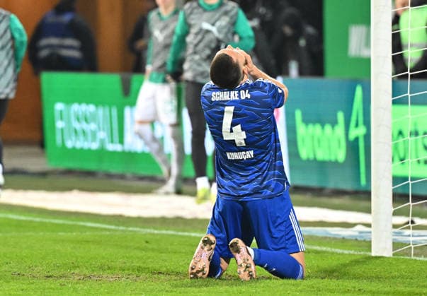 28 02 2026 Soccer season 2025 2026 2 Soccer Bundesliga 24 Matchday SpVgg Greuther Fürth Kleeblatt SGF FC Schalke 04 Sportfoto Zink MeZi xmexzix DFL regulations prohibit any use of photographs as image sequences and or quasi video only for editorial use Hasan Kurucay 4, FC Schalke 04 S04 disappointed disappointment