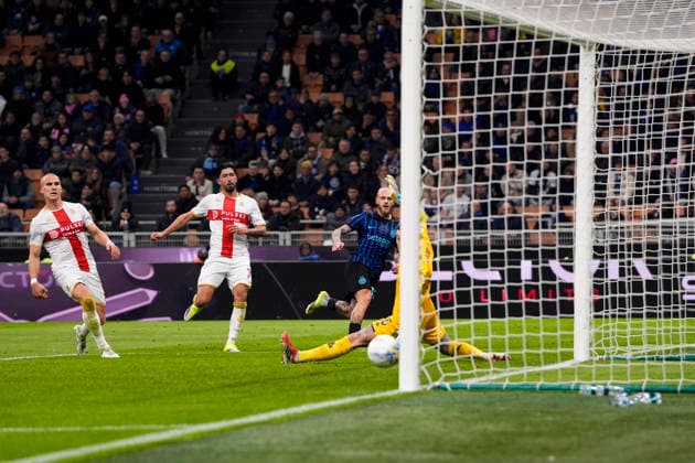 Inter Milan™s Federico Dimarco scoring the 1-0 goal for his team during the Serie A soccer match between inter and Genoa at the San Siro Stadium in Milan, Italy - February, 18 2026. - Soccer  Copyright: xFabioxFerrari LaPressex