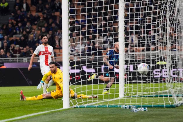 Inter Milan™s Federico Dimarco scoring the 1-0 goal for his team during the Serie A soccer match between inter and Genoa at the San Siro Stadium in Milan, Italy - February, 18 2026. - Soccer  Copyright: xFabioxFerrari LaPressex