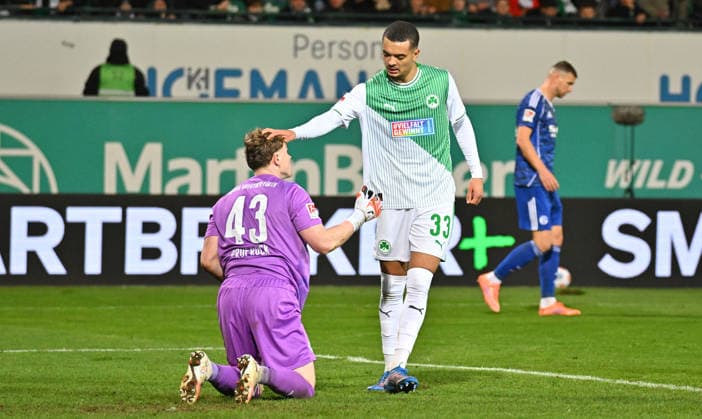 28 02 2026 Soccer Season 2025 2026 2 Soccer Bundesliga 24 Matchday SpVgg Greuther Fürth Kleeblatt SGF FC Schalke 04 Sportfoto Zink MeZi xmexzix DFL regulations prohibit any use of photographs as image sequences and or quasi video only for editorial use Maximilian Solomon Dietz 33, SpVgg Greuther Fürth thanks Silas Prüfrock 43, SpVgg Greuther Fürth , left