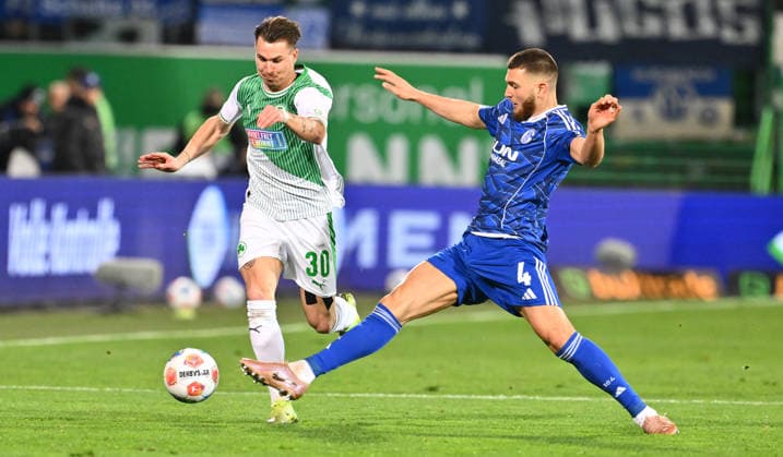 28 02 2026 Soccer Season 2025 2026 2 Soccer Bundesliga 24 Matchday SpVgg Greuther Fürth Kleeblatt SGF FC Schalke 04 Sportfoto Zink xwoxzix DFL regulations prohibit any use of photographs as image sequences and or quasi video only for editorial use Felix Klaus 30, SpVgg Greuther Fürth Hasan Kurucay 4, FC Schalke 04 S04 Foul