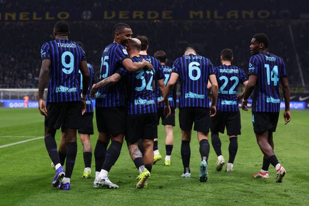 Federico Dimarco (Fc Internazionale) celebrates after scoring his team s first goal with team mates, Serie A, FC Internazionale v Genoa CFC, Giuseppe Meazza, February 28, 2026, Milan, Italy.