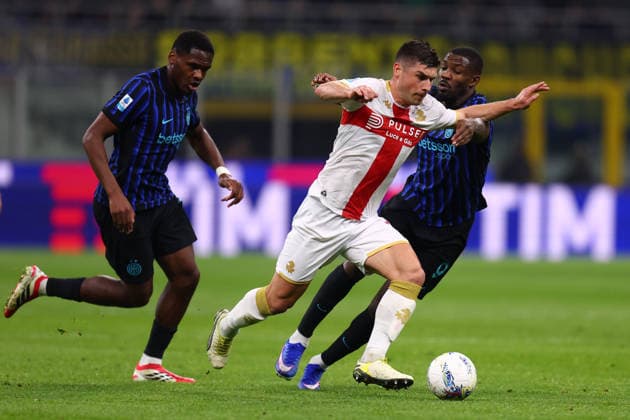 Ruslan Malinovskyi (Genoa Cfc) und Marcus Thuram (Fc Internazionale) battle for the ball, Serie A, FC Internazionale v Genoa CFC, Giuseppe Meazza, February 28, 2026, Milan, Italy.