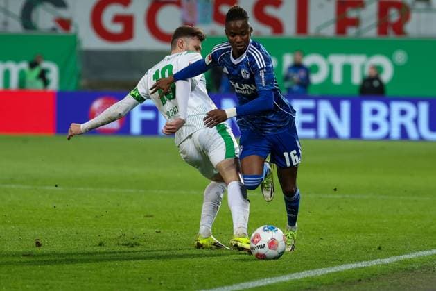 Action between Branimir Hrgota 10 Spvgg Greuther Fuerth and Moussa Ndiaye 16 FC Schalke 04 , Spvgg Greuther Fuerth vs FC Schalke 04, Fußball, Maenner, 2 Bundesliga, Saison 2025 2026, Rueckrunde, 24 Spieltag, 28 02 2026 DFB regulations prohibit any use of photographs as image sequences and or quasi video Fuerth Bayern Germany Copyright: xkolbert-press MartinxAgüerax