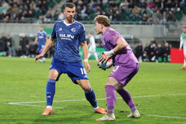 28 02 2026, xrekx, Soccer 2 Bundesliga, SpVgg Greuther Fuerth FC Schalke 04 v l Edin Dzeko FC Schalke 04 Silas Prüfrock Pruefrock SpVgg Greuther Fuerth DFL DFB REGULATIONS PROHIBIT ANY USE OF PHOTOGRAPHS as IMAGE SEQUENCES and or QUASI VIDEO Fuerth