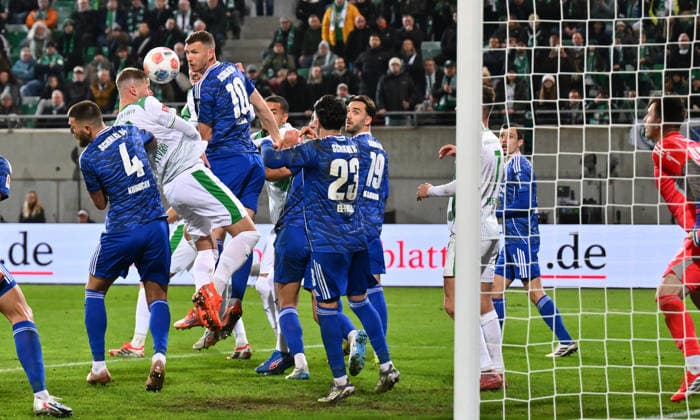 28 02 2026 Soccer season 2025 2026 2 Soccer Bundesliga 24 Matchday SpVgg Greuther Fürth Kleeblatt SGF FC Schalke 04 Sportfoto Zink xwoxzix DFL regulations prohibit any use of photographs as image sequences and or quasi video only for editorial use Dennis Srbeny 7, SpVgg Greuther Fürth on Jan Elvedis header 15, SpVgg Greuther Fürth offside before scoring goal goal shot