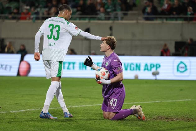 28 02 2026, xrekx, Soccer 2 Bundesliga, SpVgg Greuther Fuerth FC Schalke 04 v l Maximilian Dietz SpVgg Greuther Fuerth Silas Prüfrock Pruefrock SpVgg Greuther Fuerth DFL DFB REGULATIONS PROHIBIT ANY USE OF PHOTOGRAPHS as IMAGE SEQUENCES and or QUASI VIDEO Fuerth