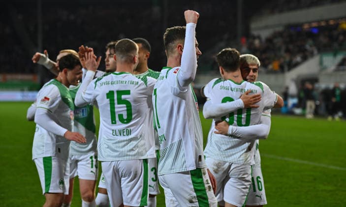 28 02 2026 Soccer Season 2025 2026 2 Soccer Bundesliga 24 Matchday SpVgg Greuther Fürth Kleeblatt SGF FC Schalke 04 Sportfoto Zink xwoxzix DFL regulations prohibit any use of photographs as image sequences and or quasi video only for editorial use verfrühter Torjubel Jubel nach Treffer Tor Torschuß durch Dennis Srbeny 7, SpVgg Greuther Fürth aberkannt nach Videobeweis VAR Dennis Srbeny 7, SpVgg Greuther Fürth