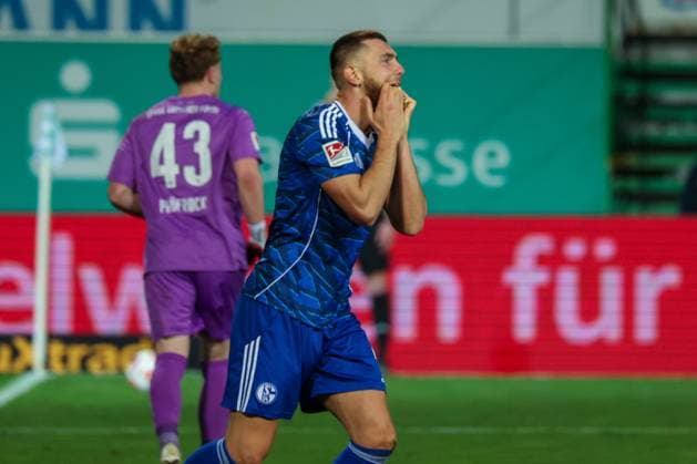 Disappointment, frustration at Hasan Kurucay 4 FC Schalke 04 after a chance, Spvgg Greuther Fuerth vs FC Schalke 04, Football, Men, 2 Bundesliga, Season 2025 2026, Second round, 24 Matchday, 28 02 2026 DFB regulations prohibit any use of photographs as image sequences and or quasi video Fuerth Bayern Germany Copyright: xkolbert-press MartinxAgüerax