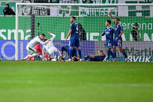 28 02 2026, Soccer, 2 Bundesliga, Season 2025 2026, Matchday 24, SpVgg Greuther Fürth FC Schalke 04, No goal, Offside goal by Dennis Srbeny SpVgg Greuther Fürth xRHR PHOTO YYx Copyright: KROEGER RHR-FOTOx RHR-FOTO YY