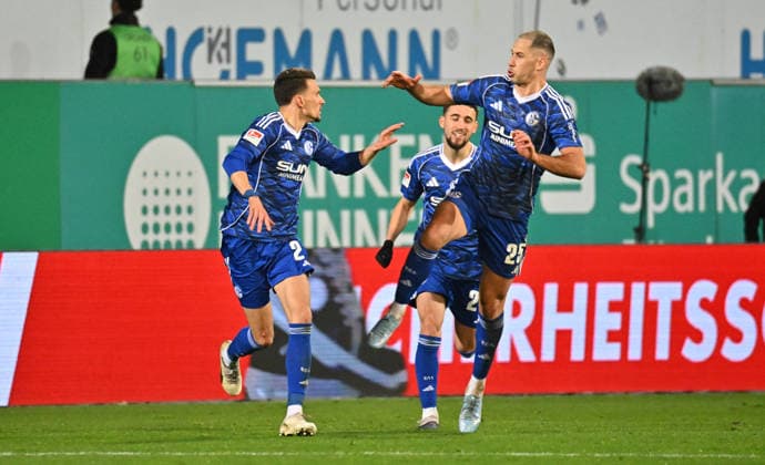 28 02 2026 Soccer Season 2025 2026 2 Soccer Bundesliga 24 Matchday SpVgg Greuther Fürth Kleeblatt SGF FC Schalke 04 Sportfoto Zink MeZi xmexzix DFL regulations prohibit any use of photographs as image sequences and or quasi video only for editorial use Torjubel Jubel Freude nach Tre zum 1 1 durch Martin Wasinski 21, FC Schalke 04 S04