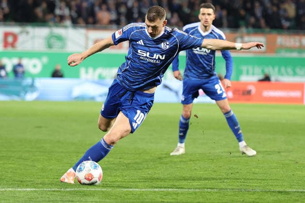 28 02 2026, xrekx, Soccer 2 Bundesliga, SpVgg Greuther Fuerth FC Schalke 04 v l Edin Dzeko FC Schalke 04 DFL DFB REGULATIONS PROHIBIT ANY USE OF PHOTOGRAPHS as IMAGE SEQUENCES and or QUASI VIDEO Fuerth