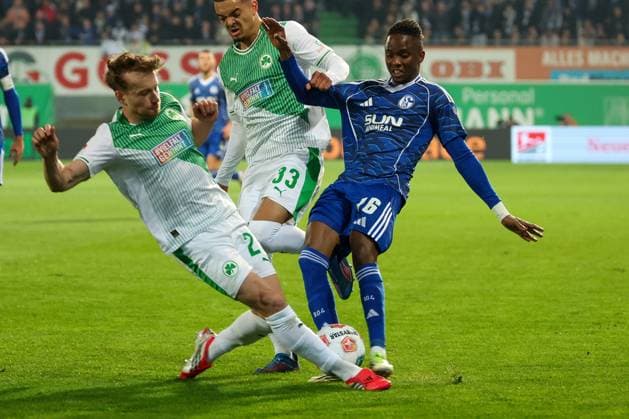 Action between Jannik Dehm 23 Spvgg Greuther Fuerth and Moussa Ndiaye 16 FC Schalke 04 , Spvgg Greuther Fuerth vs FC Schalke 04, Fußball, Maenner, 2 Bundesliga, Saison 2025 2026, Rueckrunde, 24 Spieltag, 28 02 2026 DFB regulations prohibit any use of photographs as image sequences and or quasi video Fuerth Bayern Germany Copyright: xkolbert-press MartinxAgüerax